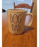 Rae Dunn “DOG DAD” White Mug Artisan Collection by Magenta 192 - €10,11 EUR Rae Dunn “DOG DAD” White Mug Artisan Collection by Magenta 192 - €10,11 EUR