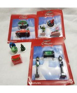 COBBLESTONE Corners Winter Village Miniature Christmas Figurines 11pcs - $285.16 MXN