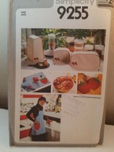 VTG Simplicity Pattern 9255 Adorable 70&#39;s Strawberry Themed Kitchen Accessories - $4.70