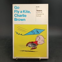 &quot;Go Fly A Kite Charlie Brown&quot; Charles M Schulz, Holt Reinhart Winston, c.1970 - £9.11 GBP