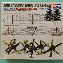 Military Minitures Barricade Set  NIB Unsealed Plastic Model Kit Miniatures - $276.64 MXN