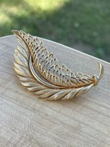 Vintage Brooch Pin Gold-Tone Leaf Feather - $14.03