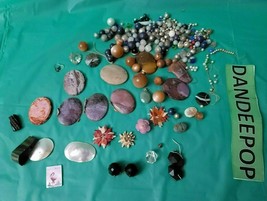 Over 230 Piece Vintage Estate Beads Stones Jewelry Findings Crystals Shell  - £23.35 GBP