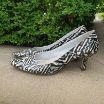 Bella Vita Black &amp; Cream Pointed Toe Heels - Size 9 N - $15.99