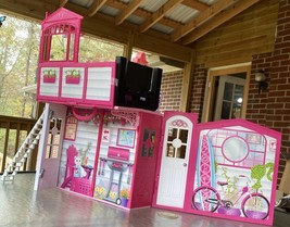 Vintage 2009 Mattel Barbie Beach  Vacation Folding House W/Accessories/2... - $1,711.53 MXN