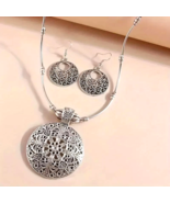 Vintage Style Necklace &amp;Earrings Jewelry Set Decoration Hollow Carved La... - $355.08 MXN