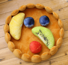 Cozy Fruit Tart Pet Bed - A Sweet Retreat For Your Furry Friends - £30.32 GBP