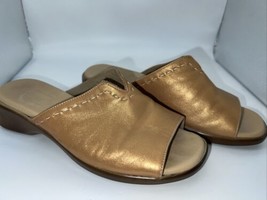 Munro American Wm Shoes Sz 6 Gold/Tan Slip On Comfortable - £15.17 GBP