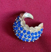 Vintage Blue Rhinestones Costume Jewelry Pin Brooch 1 1/2” Lot J43 - $239.08 MXN