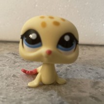 ⭐️Littlest Pet Shop Yellow Spotted Baby Seal Blue Eyes #1561 Pink Tail LPS Lion - £6.84 GBP