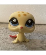⭐️Littlest Pet Shop Yellow Spotted Baby Seal Blue Eyes #1561 Pink Tail L... - $161.75 MXN