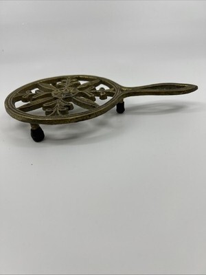 Vintage Cast Brass 3 Footed Trivet Handled with ornate Design 7”x4.5” Item image 2