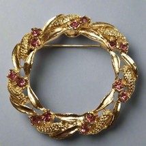 Vintage Gold Tone Rhinestone Wreath Brooch - $218.93 MXN