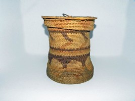 VINTAGE 9.25&quot; x 7.50&quot; DECORATED NATIVE AMERICAN LIDDED BASKET w/HANDLE - $110.00