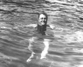 Franklin D. Roosevelt swims in a pool at Warm Springs Georgia Photo Print - £6.93 GBP+