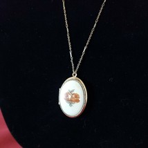 Floral Design Cameo in Etched Gold plate Locket Pendant Necklace By 1928 Vintage - £17.78 GBP