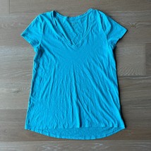 Lilly Pulitzer Etta V-Neck Top T-Shirt Blue Horizon Medium - $34.99