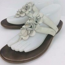 Clarks Bendables Size 9 Beige Ivory Flip Flop Thong Sandal Flower Petal 65451  - £23.91 GBP