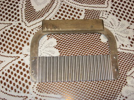 VTG Crinkle Cutter/Slicer-Wooden Handle-Stainless Steel-1960&#39;s - £4.71 GBP