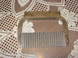VTG Crinkle Cutter/Slicer-Wooden Handle-Stainless Steel-1960&#39;s - $114.21 MXN