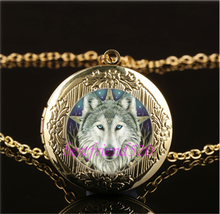 Wolf Star LOCKET Pendant Gold Chain Necklace USA Shipper #191 - £11.81 GBP