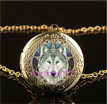 Wolf Star LOCKET Pendant Gold Chain Necklace USA Shipper #191 - $15.00