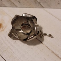 Silver Tone Rose Brooch - $273.66 MXN