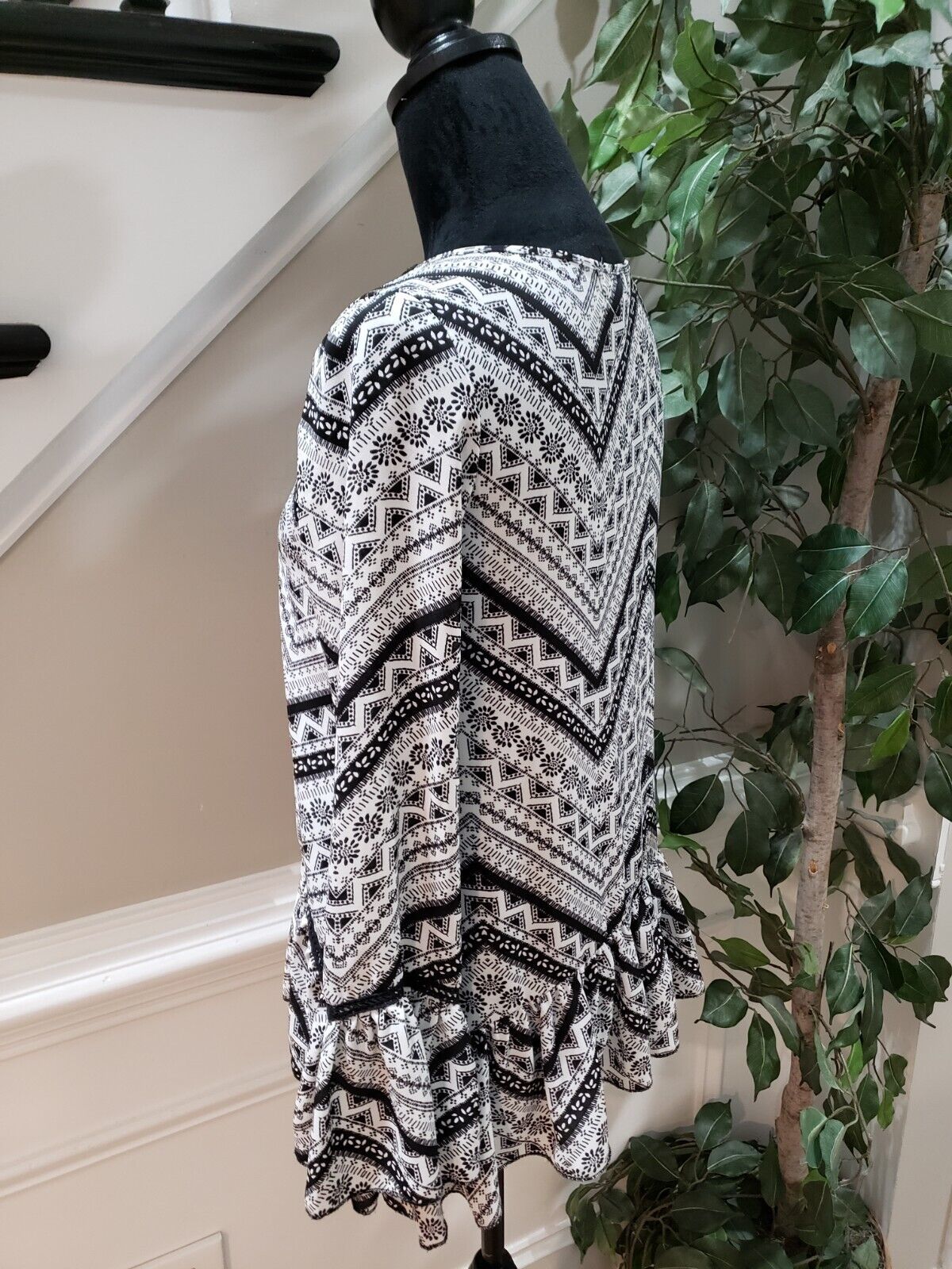 About A Girl Women's White Black Aztec Print Ruffle Long Sleeve Top Blouse Small Item image 7