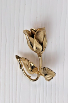 Vintage gold tone rose leaf stem flower brooch pin jewelry - £11.86 GBP