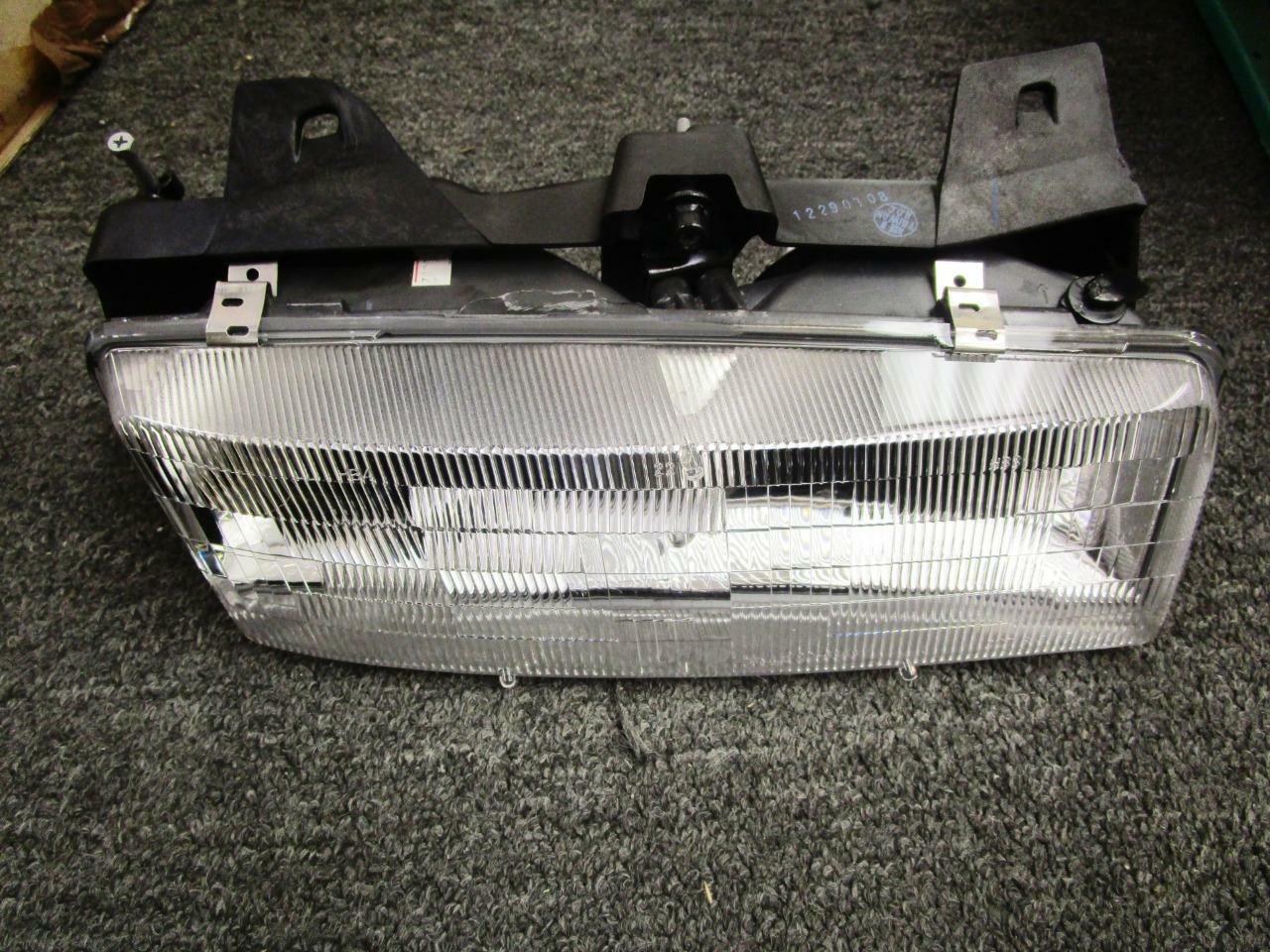 Primary image for TYC Fits: 1990-1996 Oldsmobile Pontiac Chevrolet Right Side Headlight GM2503132