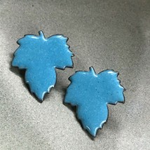 Vintage Large Turquoise Blue Enamel Solid Copper Maple Leaf Clip Earrings – 1 an - £13.42 GBP