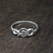 Solid 925 Sterling Silver Heart Shape Women Ring - £14.48 GBP