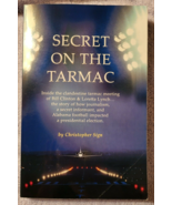 Secret on the Tarmac (2019) Christopher Sign (1976-2021) Clinton/Lynch - $1,104.29 MXN