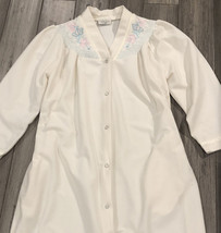 VTG Amanda Stewart Fleece Snap Button Nightgown Ivory Embroidered Flowers M / L - £15.43 GBP