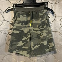 365 Kids By Garanimals Boys Size 8 Green Camo Shorts With Dino Spike Leg Design - £3.93 GBP