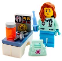 Female Nurse Hospital Medic Doctor Needle Minifigure Figure - £19.65 GBP