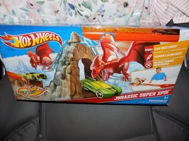Mattel Hot Wheels Jurassic Super Spin Set NEW - $37.74