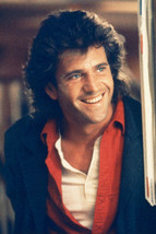 Mel Gibson as Martin Riggs in Lethal Weapon 24x18 Poster Smiling Red Shirt - £18.91 GBP