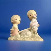 Precious Moments &quot;LOVE LIFTED ME&quot; 1977 Porcelain Figurine No box - $242.38 MXN