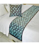 The HomeCentric Jacquard Blue Decorative Bed Runner and Pillow Cover - L... - €72,53 EUR+