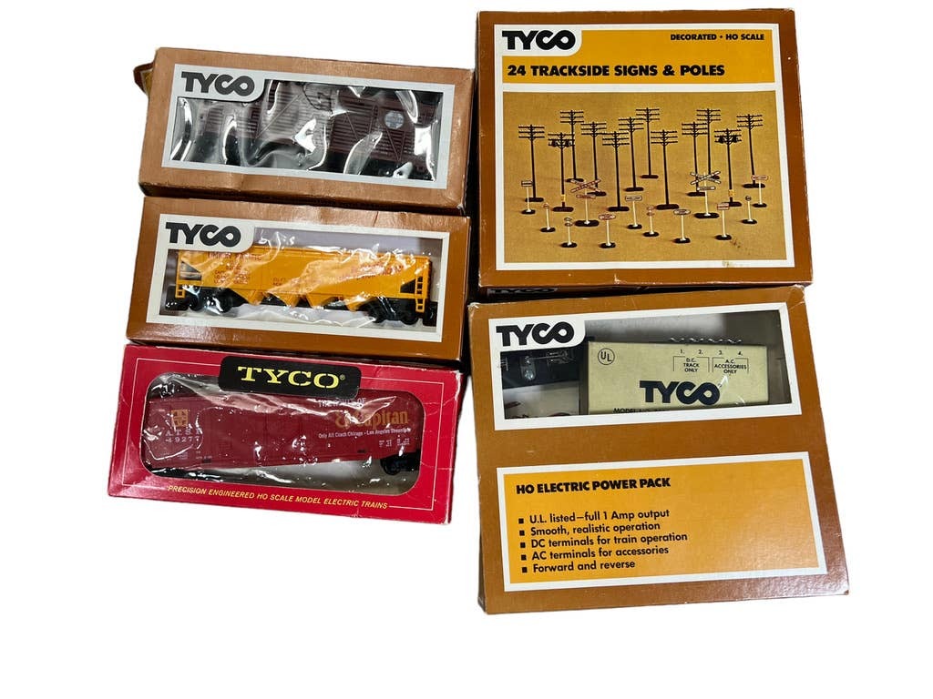 TYCO HO Scale Train Set w/ Power Pack & Signs - Some Broken, Tested & Working - £34.75 GBP