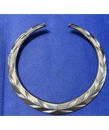 OEM Genuine Cadillac Silver Wreath Emblem Trim Badge Surround Crest GM - $20.01 CAD
