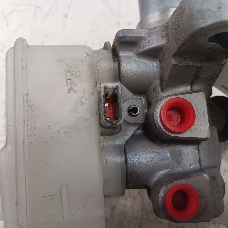Nissan LEAF Brake Master Cylinder  2013 2014 2015 2016 2017 Item image 2