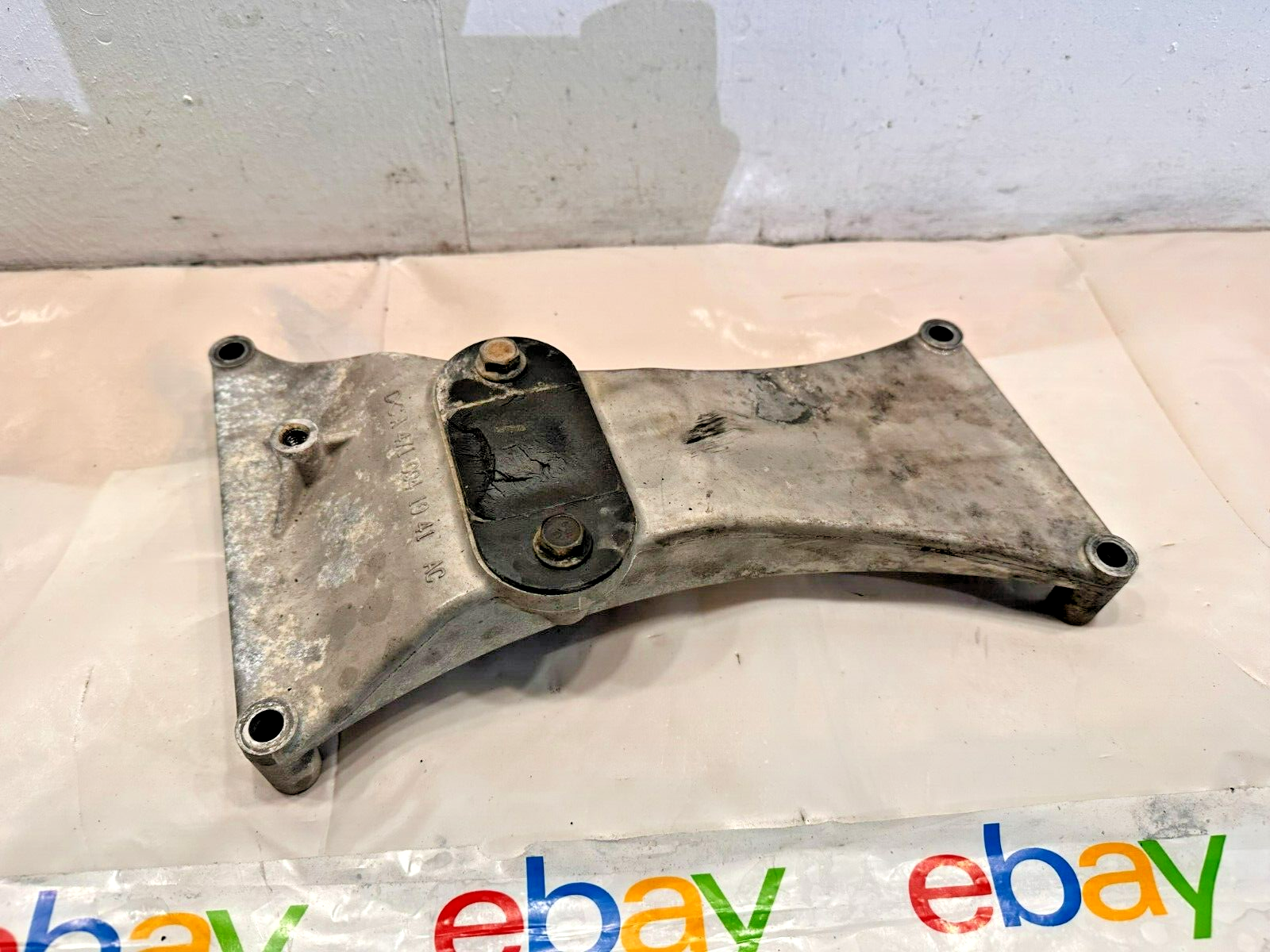 Detroit Diesel DD15 Engine Bracket A4710941941 OEM - $60.43