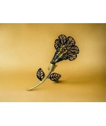 Lacey Lily Black Metal Gold Stylized Vintage Flower Brooch Pin - £18.24 GBP