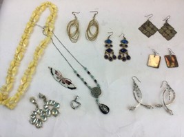 Vintage Jewelry Lot Fashion Jewelry Earrings  Necklace Hair clip - $15.58