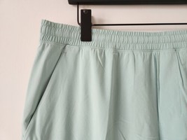 NWT LULULEMON ATGN Green Pace Breaker Shorts 7&quot; Linerless Men&#39;s Medium - £61.87 GBP