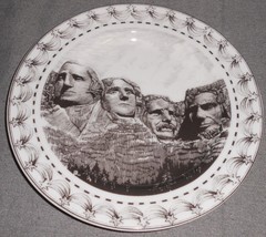 Pts International 222 Fifth Slice Of Life Pattern Mt Rushmore 8 1/4&quot; Salad Plate - £17.92 GBP
