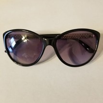 Women&#39;s Gold Tone Elegant Decor Temples Black Full Rim Fashion Sunglasses - $19.80