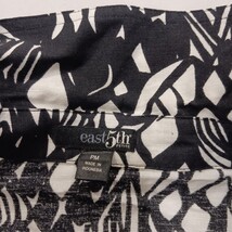 East 5th Petite Top Women's Black/White Floral Linen Blend Blouse Shirt Size PM image 3